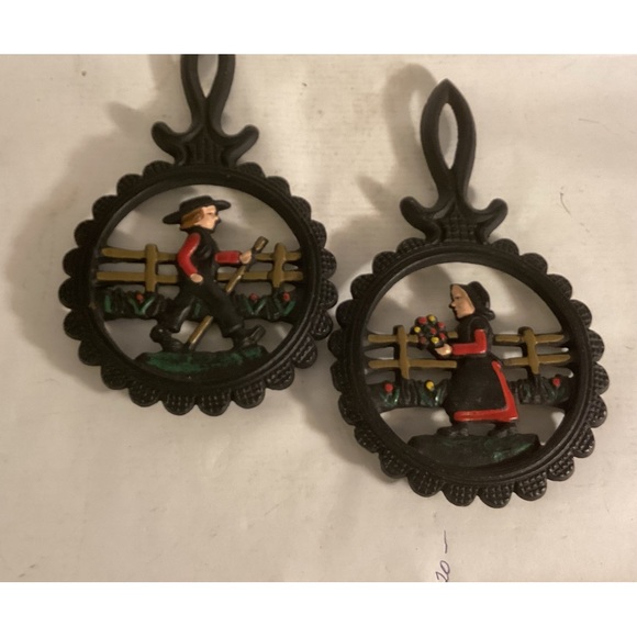 Pair of cast iron Amish trivets - Picture 1 of 6